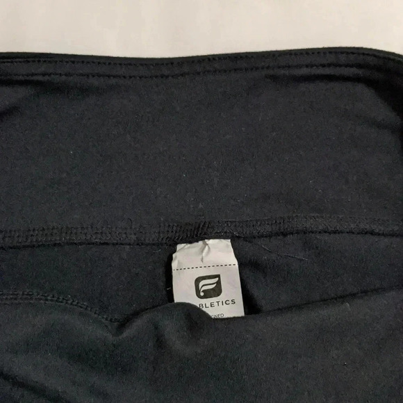 FABLETICS Define PowerHold Mid-Rise Capri, Color Black Size XS - Picture 13 of 14